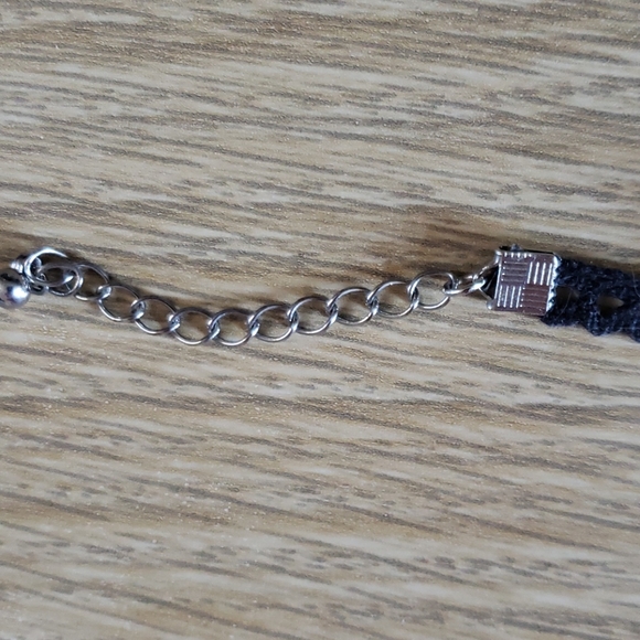 Choker - Picture 3 of 4